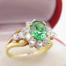 แหวนมรกต ล้อมเพชร แหวนพลอยสีเขียว แหวนเคลือบทองแท้ 5 ไมครอน