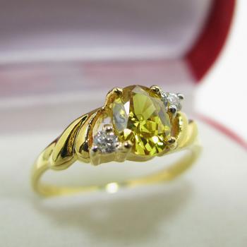 แหวนพลอยบุษราคัม พลอยสีเหลือง ประดับเพชร #1