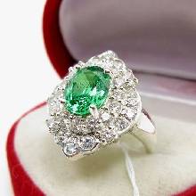 แหวนมรกต แหวนเงิน ล้อมเพชร แหวนพลอยสีเขียว แหวนรุ่นใหญ่
