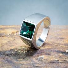 แหวนผู้ชาย แหวนสแตนเลส พลอยสีเขียว