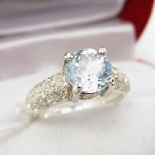 แหวนพลอยอะความารีน แหวนคลาสสิก พลอยสีน้ำทะเล บ่าแหวนฝังเพชร แหวนเงินแท้925