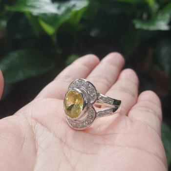 แหวนพลอยสีเขียวมะกอก ล้อมเพชร แหวนผู้หญิง #7
