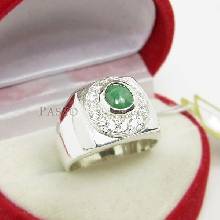 แหวนหยกผู้ชาย ล้อมเพชร แหวนหยกสีเขียว แหวนเงินแท้สำหรับผู้ชาย แหวนผู้ชาย